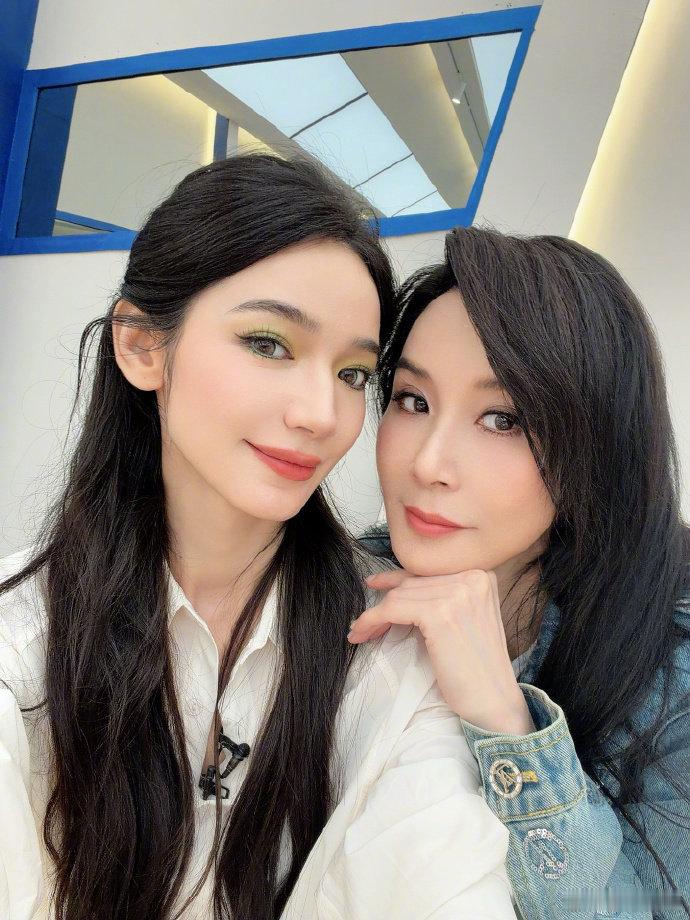 代斯在浪姐有合不完的照铁打的代斯流水的合照搭子代斯这趟乘风之旅，简直是开启了合