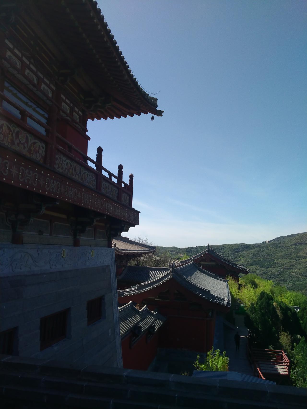 一路山色，随手拍一张风景照