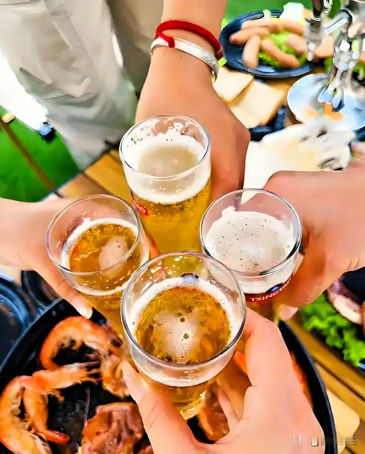 陕西西安，18岁女孩是私生女，刚过完生日第10天，因心情不好，约3个朋友在一民宿