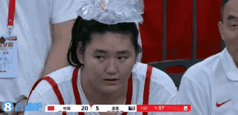 张子宇首秀并不是十分完美，也许是第一次进入成年国家队，第一次和大姐姐一起打球，所