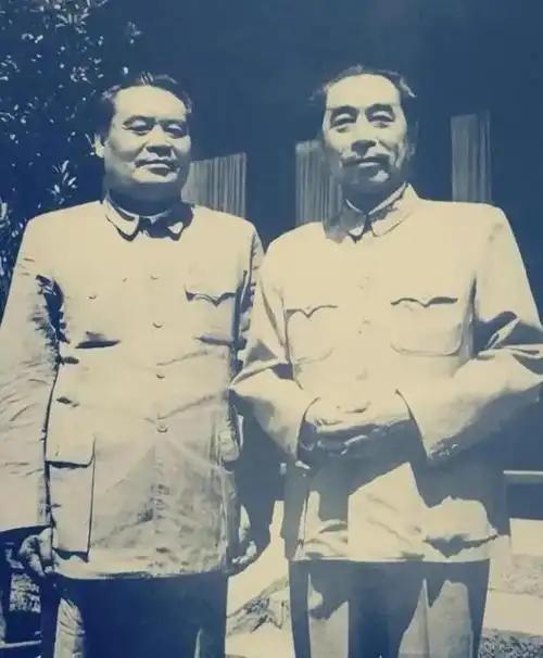 1959年，当时的江西省省长乘坐总理的专车前往中南海，主席得知后，马上出门迎接，