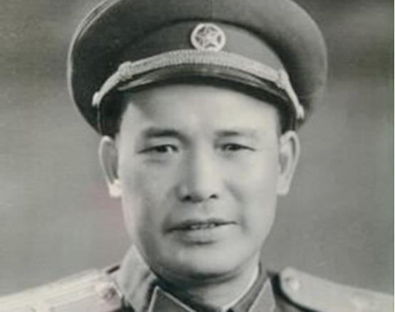 1946年，解放军为投诚的2000土匪设宴接风。酒过三巡，通化县城的宴会厅里