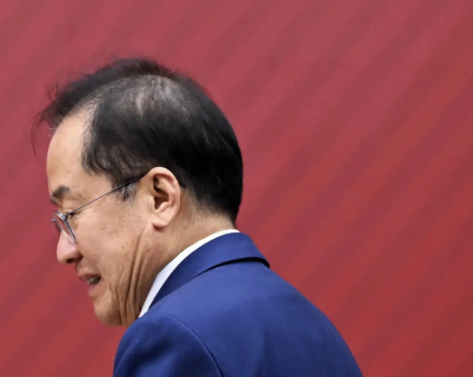 韩国国民力量党突然惊觉，前大邱市长洪准杓已然成为左右竞选成败的关键人物，因而谋划