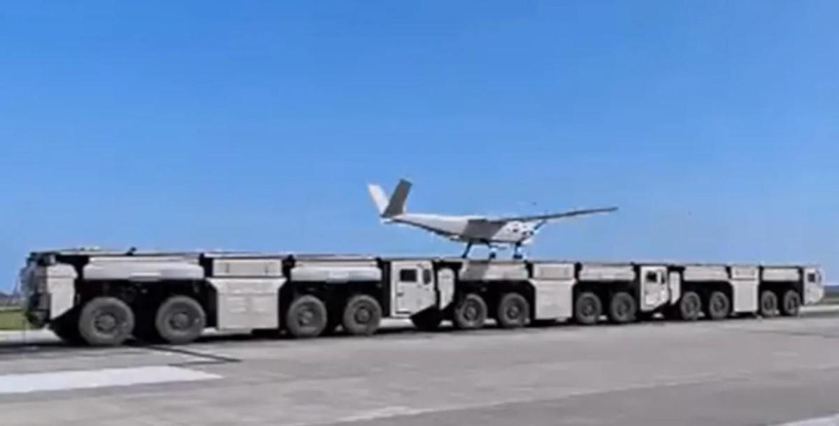 *日前，中国车载电磁弹射系统首次出现实际发射画面。视频中，一架螺旋桨无人机从由多