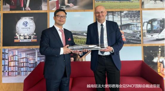 越南急着修高铁中国就是不出手，无奈只能去找新的冤大头 很多人都纳闷，中国高铁