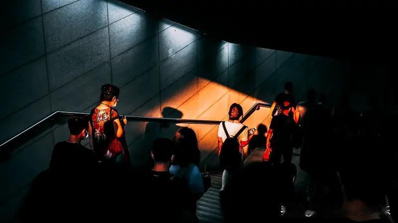 房地产税出台，也会让社会的阶层流动变的更快。没有房地产税的时候，只要父母足够努