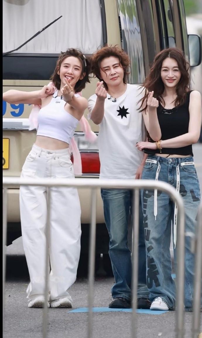 浪姐本季首次将往季四公才引入的师姐帮唱环节调整至三公，并采用“全程直播无修音+观