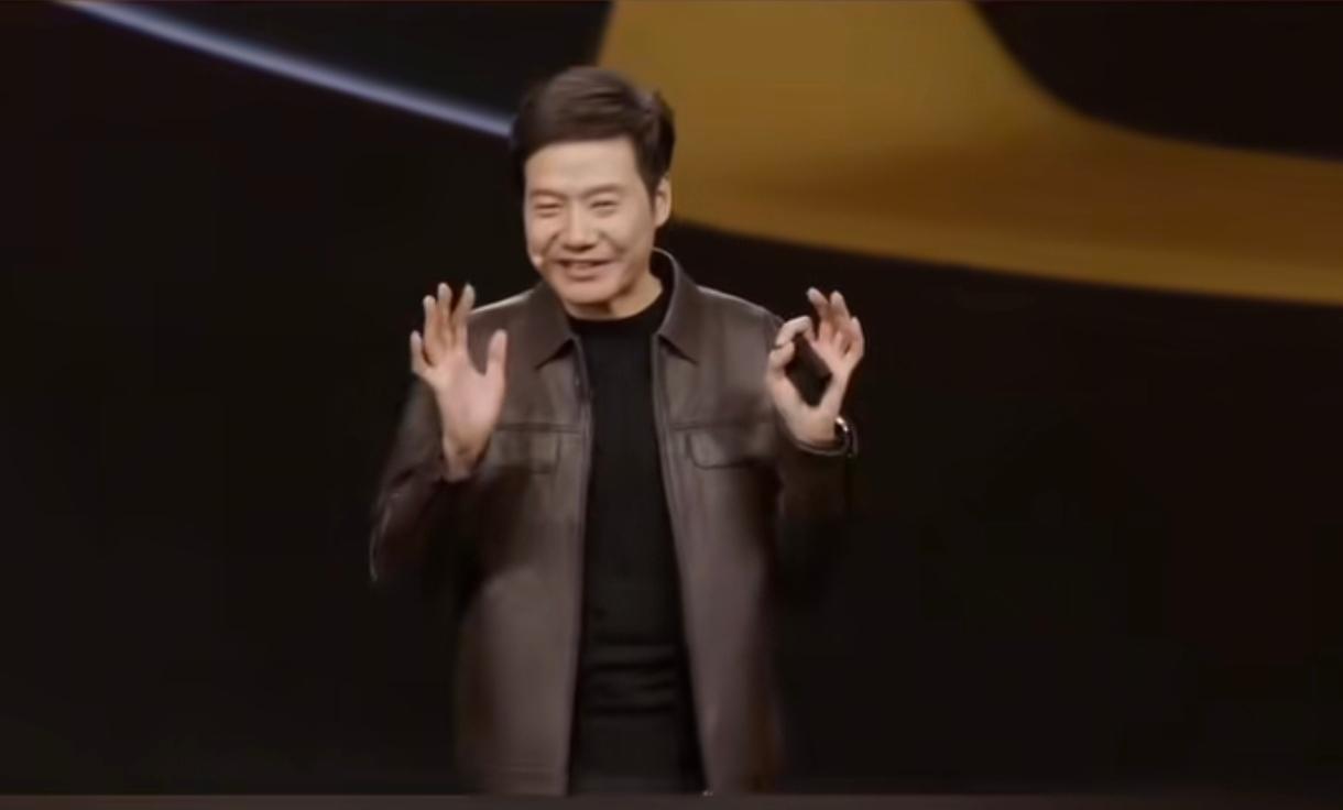 都说雷军汽车开发布会免费送是噱头（25万的车其中6.6万是免费赠送），网友调侃说