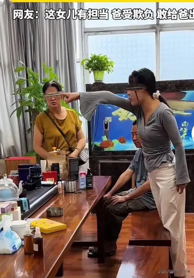 那天的场面可太让人揪心了！河南这姑娘本来在旁边默默听着，结果瞅见母亲生意上的合作