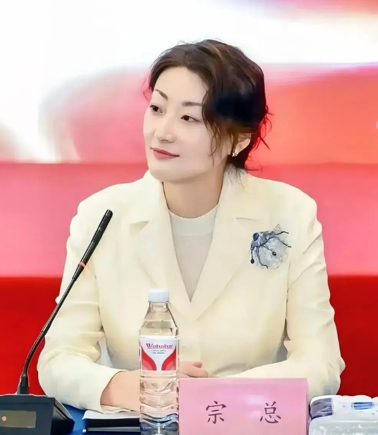 我有强烈的预感宗馥莉的家产争夺战已经接近尾声了！至于杜建英估计已经被宗馥莉给