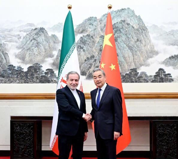 伊朗答应中国了！北京时间5月6日，伊朗外长阿拉格齐落地北京，和中国外长王毅举行
