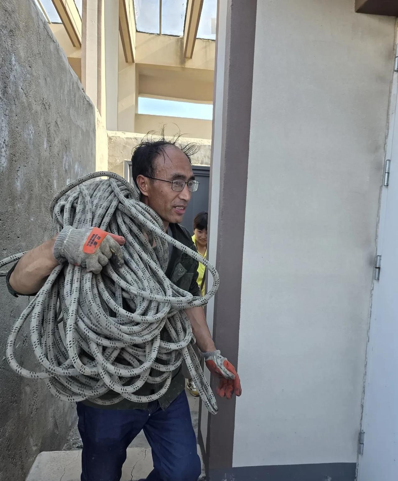 今天下午被一个男人惊得魂飞魄散……40多度的济南，下午3点，物业人员给我电话，