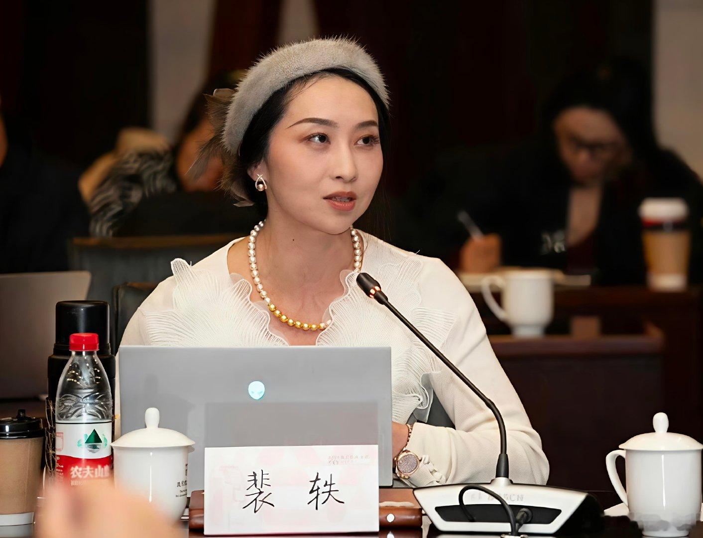 #北理工女性权益保护课##北理工院长武大#巧克力女士的轻狂打拳，过早暴露背景实力了，真的水很深啊！​