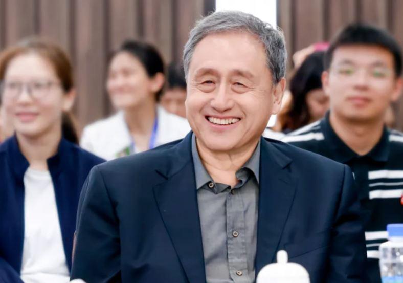 董路小心眼一例：董路反对过分推崇传控，认为45度斜调等冲击型的打法，更适合我