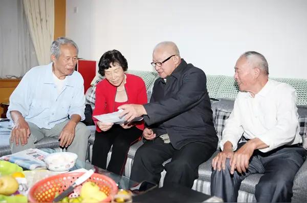 低收入低养老金困住中国经济！大幅增收才是唯一破局之路当下中国经济内需疲软、