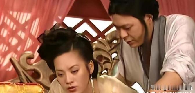 ☁公元前238年，秦始皇车裂了母亲赵姬的男宠嫪毐，摔死了她和嫪毐生的两个儿