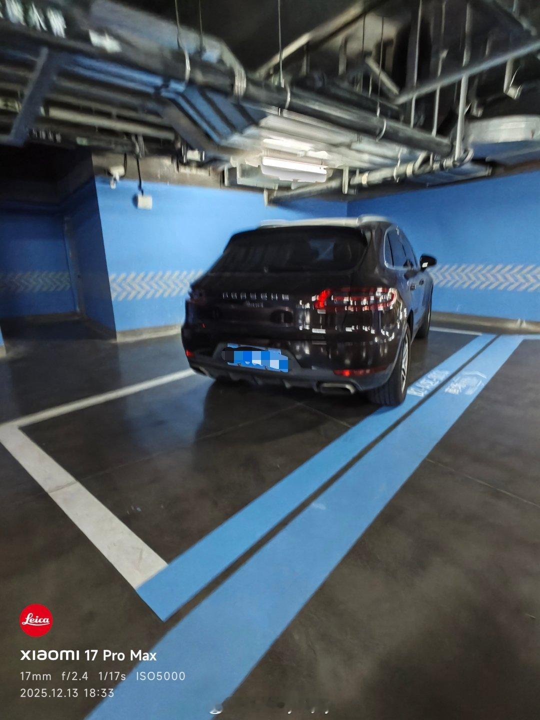 车位够大就可以为所欲为，可以的，保时捷车主