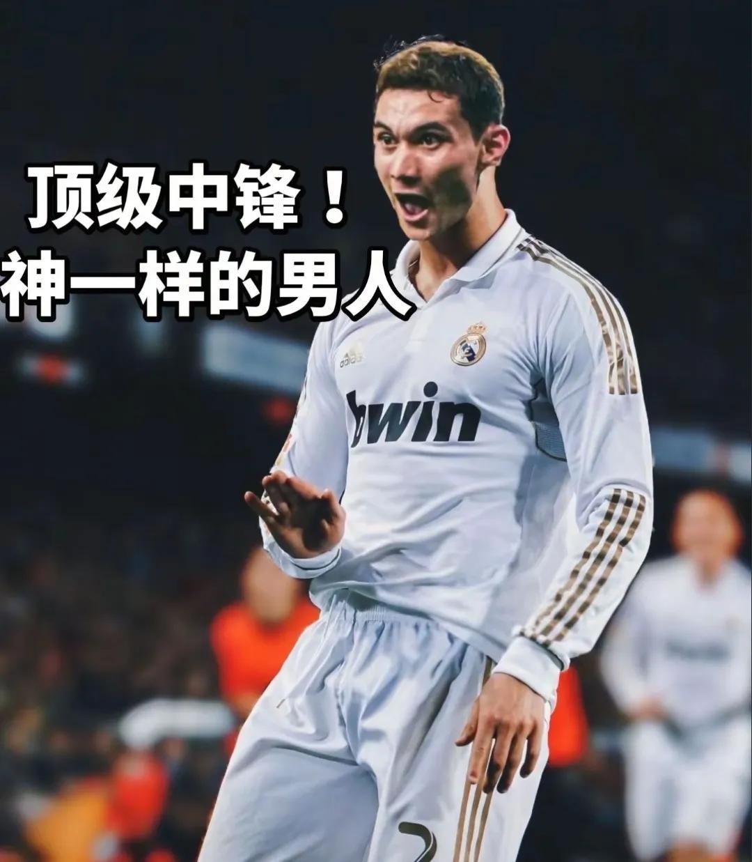 他是中国第一个搅合型顶级中锋，他就是新疆新星拜合拉木，今年22岁的拜合拉木可以说