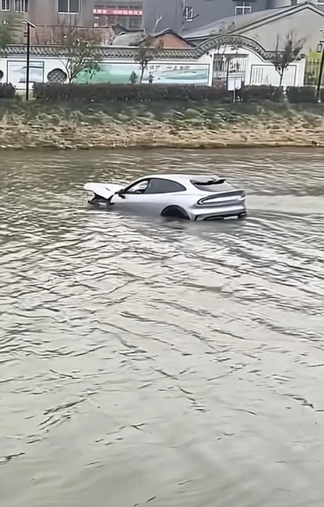 预定了小米汽车，如果不提车亏损5000元，然而有人提了车之后。。。