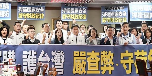 国民党最大的内鬼，终于露出了狐狸尾巴！说的不是别人，正是如今国民党立法机构党团总