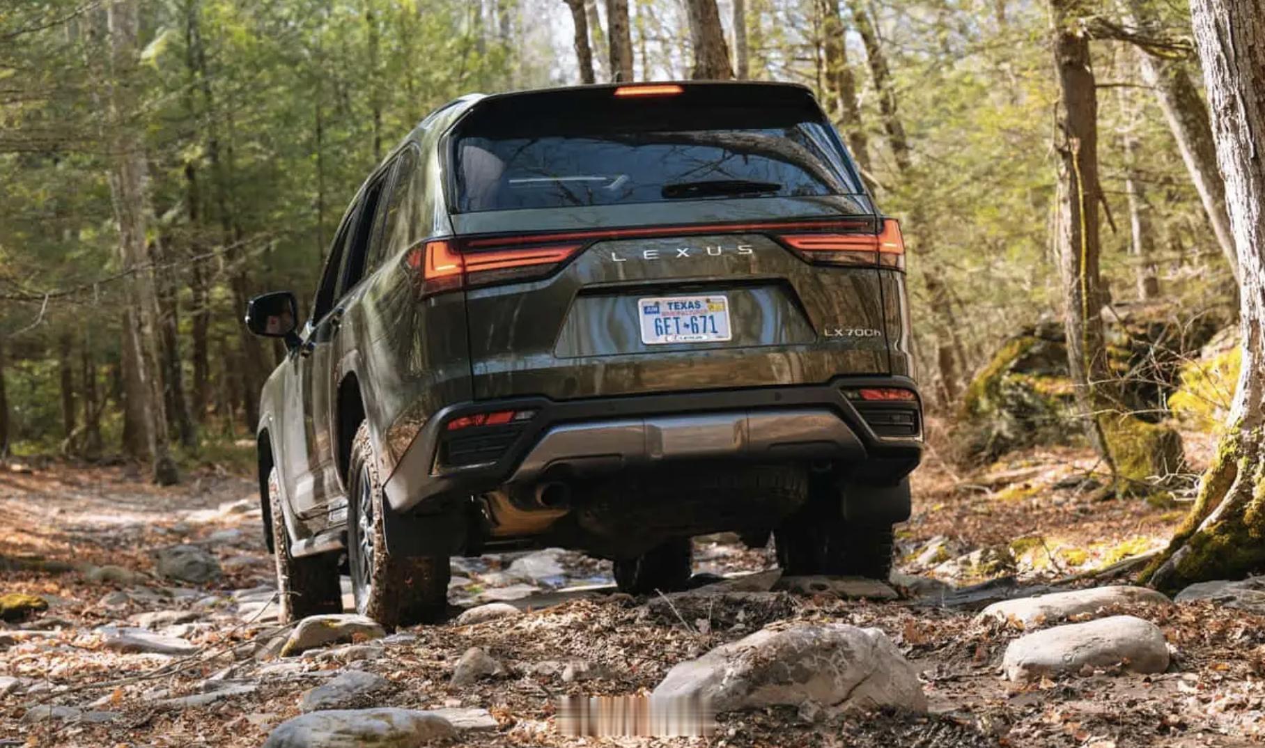 雷克萨斯正式发布了旗舰全尺寸豪华SUV——2027款雷克萨斯LX系列。新车延续了与丰田兰德酷路泽同源