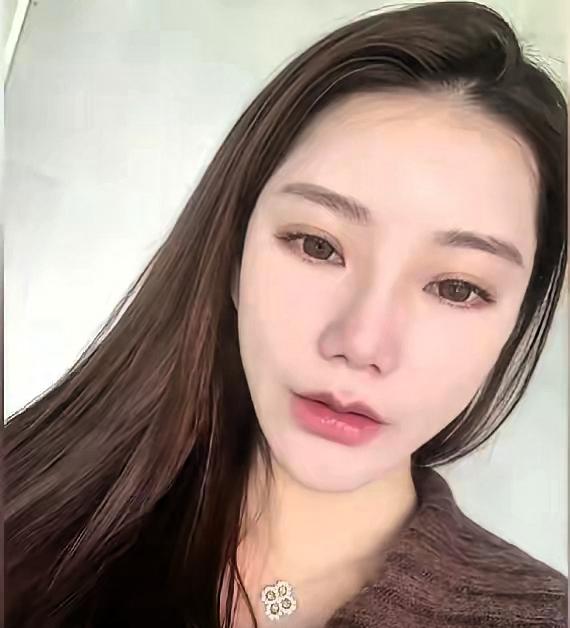 今年过年，筱梅和家人去了湾湾，在那里过年了。筱梅她快生了，所以必须留在那里，于是