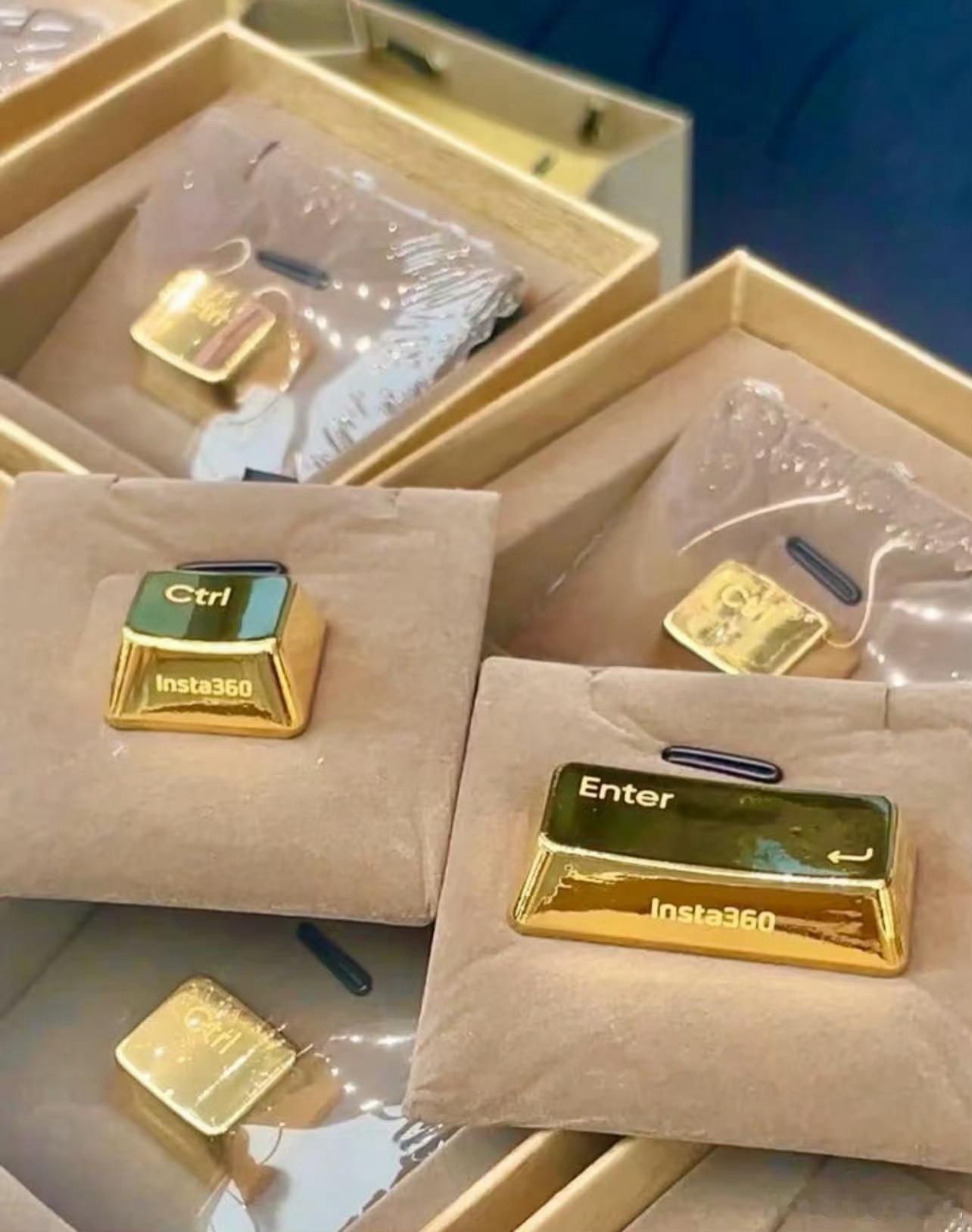 公司奖励员工的黄金键帽价值4万在这家公司的目标就是吧键盘镶满然后退休！​​​