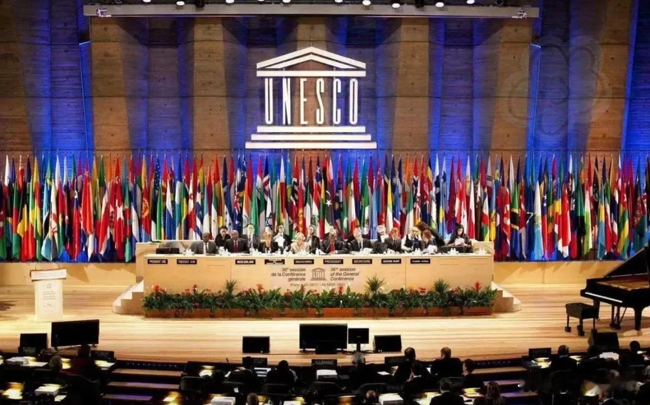 发达国家应该向东方大国学习，卢旺达就是明证。卢旺达曾经饱受战乱之苦，在西方国