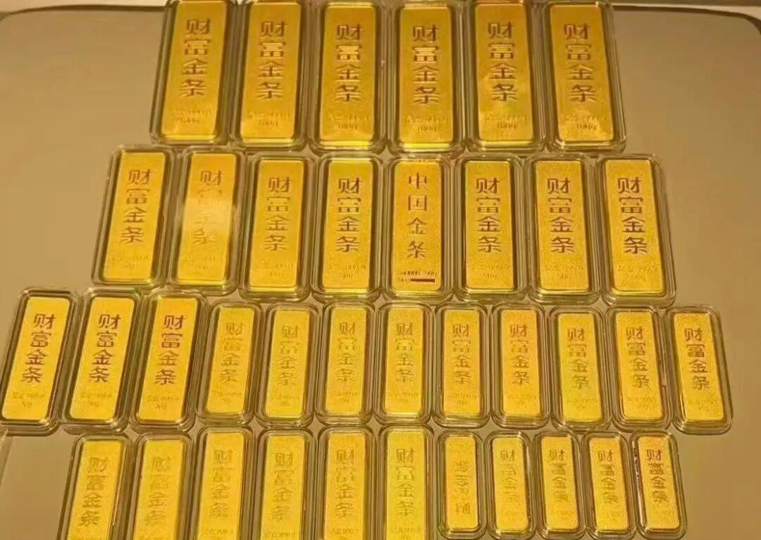 高位震荡的黄金！金价疯涨后高位震荡！2026年4月黄金行情全解析，普通人该买还