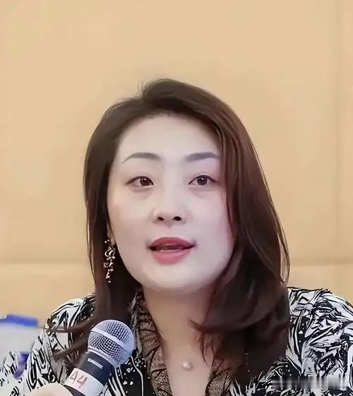 娃哈哈内战打到现在，其实已经没有赢家了。宗馥莉丢了130亿，杜建英母子虽然赢了官