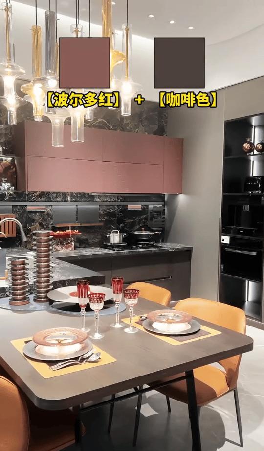 厨房丑，再贵的锅都白买。2026年橱柜流行一句话：颜色会说话，还能自己变。最