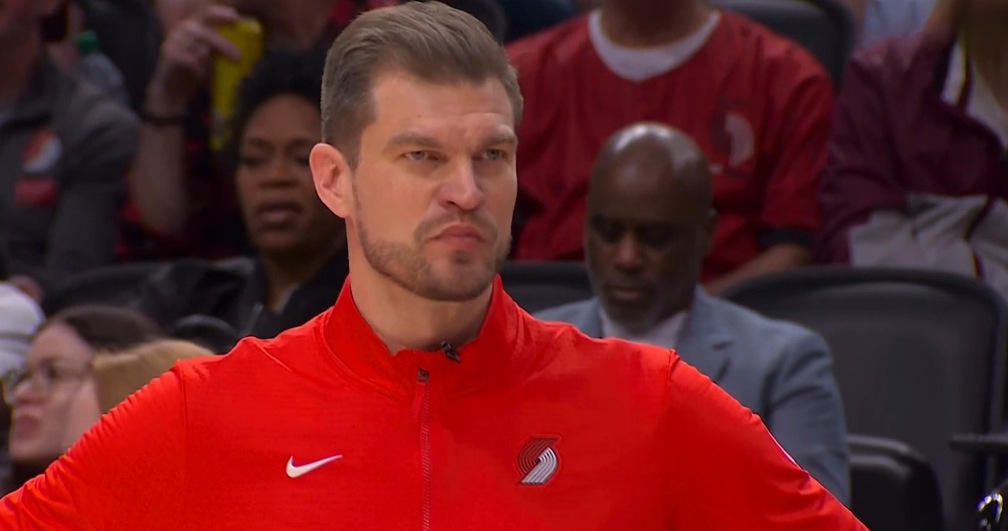 开拓者主帅斯普利特真是备受认可！今天NBA官方宣布，凯尔特人主帅马祖拉荣膺NBA