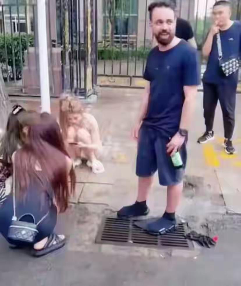 太解气了！三个广东女孩用沉默，干翻了外籍滤镜！那几天，广东街头一段监控视频在网