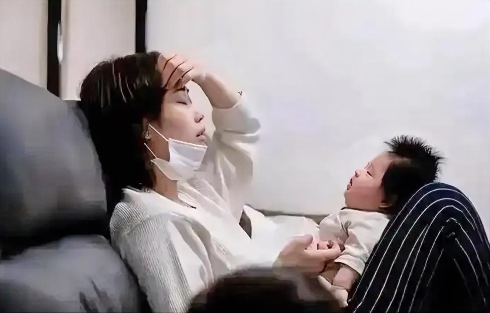 女人要不要全职回家带娃？“早教有错吗？带孩子学钢琴有错吗？为什么全家都反对？