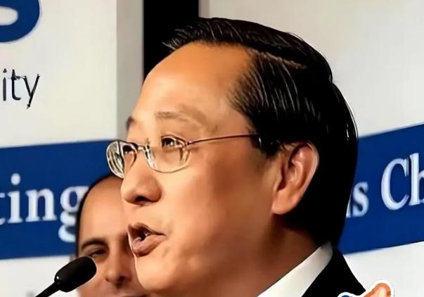 看高志凯在南海问题上回击那个美国主持人，真是有意思。对方搬出“航行自由”那套陈词