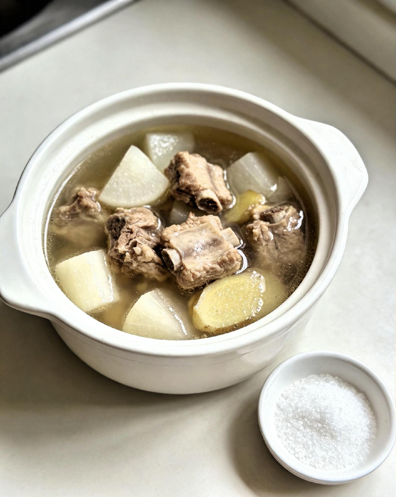 终于明白了，其实最好的养生就是不管什么菜，你炖着吃多少人天天琢磨吃啥补身体