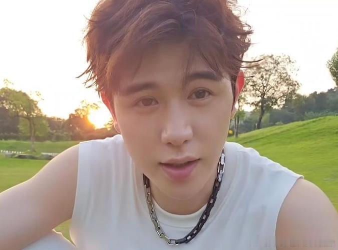 童锦程被曝非婚生子拒付抚养费！女方孕期降薪难产，独自育儿太唏嘘千万粉丝网红童锦程