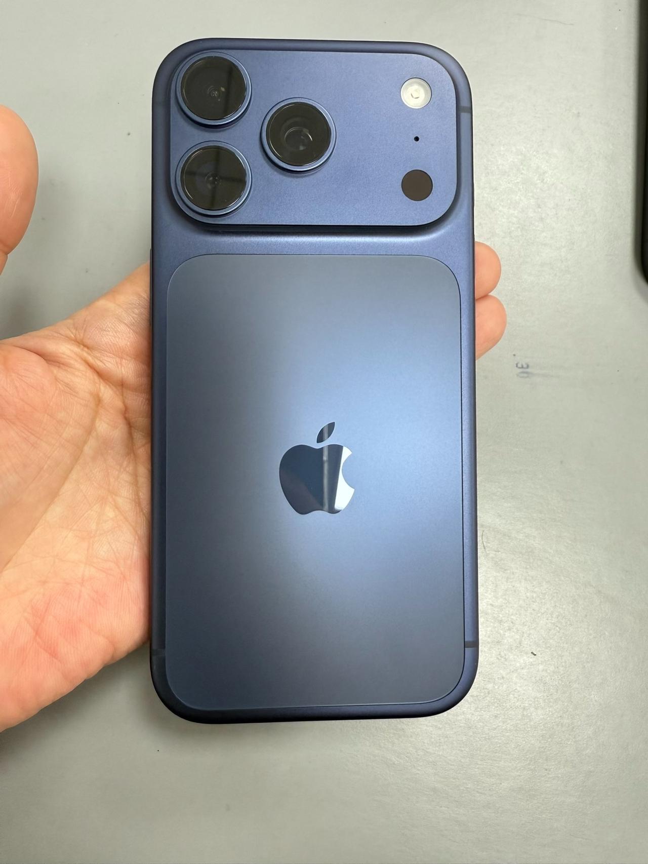 iPhone17卖爆哪是多牛啊，纯是安卓给抬的！家人们谁懂啊，iPhone