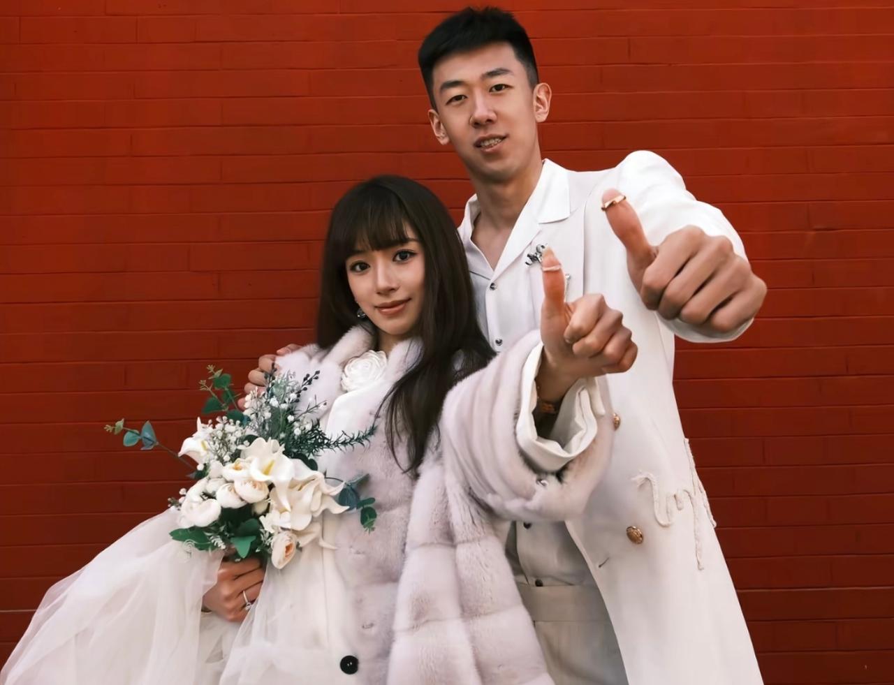 广东队2米08内线悍将领证结婚！家人们，CBA圈又传喜报啦！广东队那位2米08