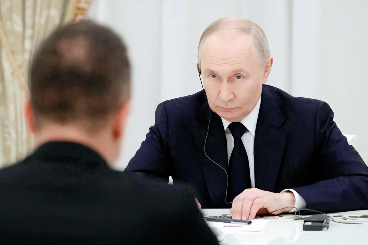 要说这次能源风暴里最倒霉的，绝对是欧洲！一条关键海峡被封，直接让原油、天然气价格