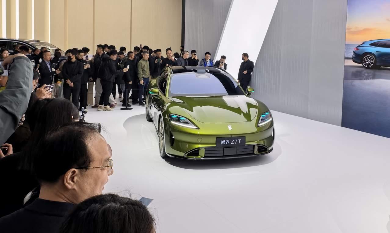 华为强势回归：Mate80横扫市场，尚界Z7雷达领先两代，某品牌压力山大