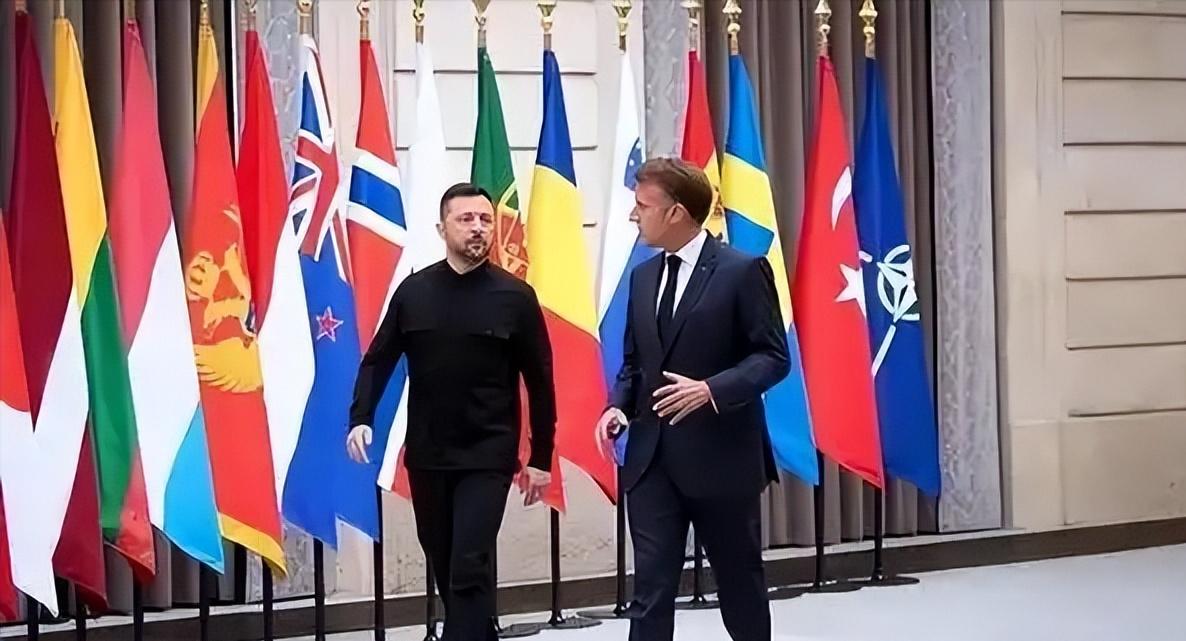 风向好像真变了，俄罗斯的炮口，正在从乌克兰慢慢调转，直接对准了法国。起因是几枚砸