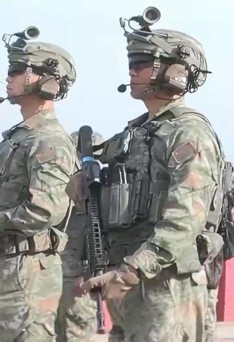 微生物学新生～参加中巴勇士9演习的这支QBZ191新步是换护木了吧。