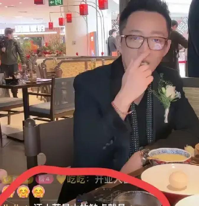 汪小菲直播间低头认错还红眼圈？上周还在镜头前怼妈怼到飞起，这周就“我错了”，