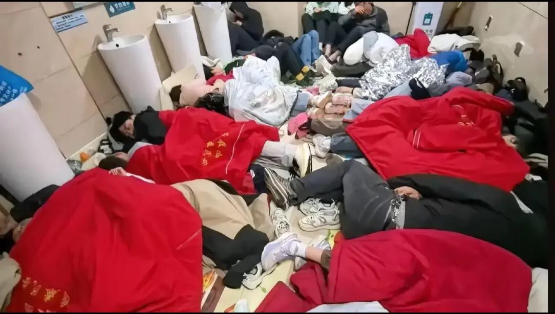 本来是五一过节，结果来泰山体验了一下厕所的味道！