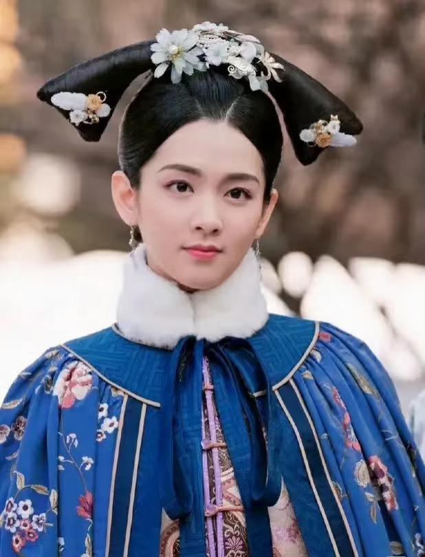 意欢还在，只是走出了《如懿传》！近期，陈昊宇因直播时低头叠纸被部分网友质疑“不