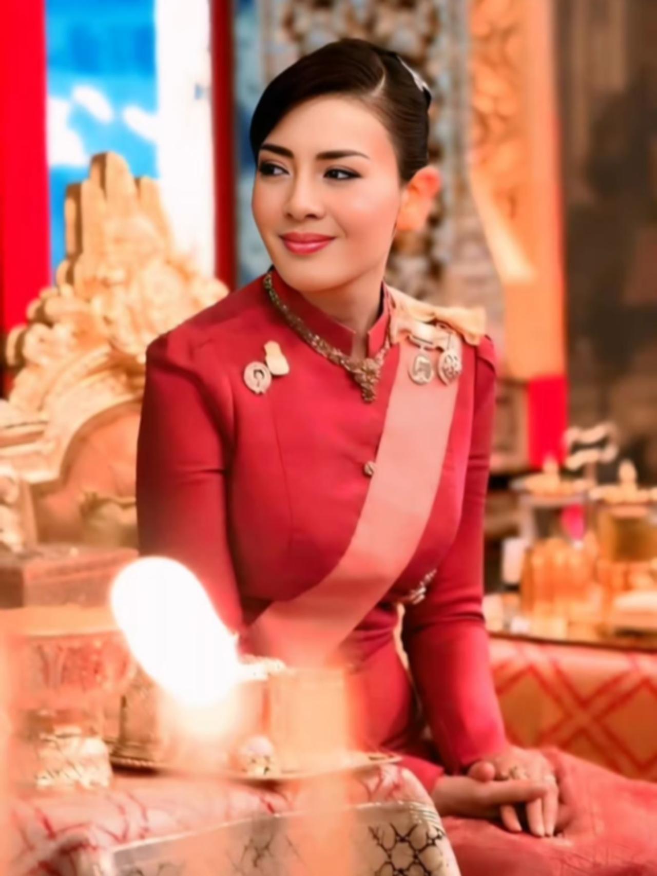 西拉米王妃仙气飘飘，是泰国后宫第一美人西拉米那张脸，说她"仙气飘飘"一点不夸张
