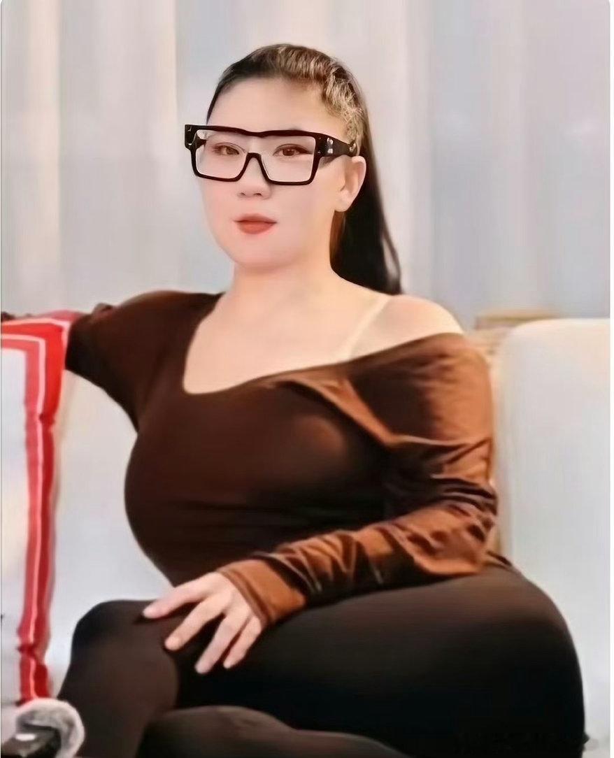 谢贤前女友CoCo今昔对比，外貌变化真是太大了。是因为她失去了什么，使自己放松身材管理。​​​