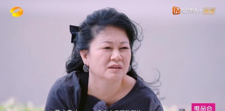 难怪李嘉格不想回家过年呢！她的妈妈薄永霞是个狠人：知道李嘉格哪儿痛，就往哪儿