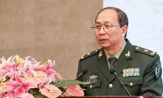 美国记者问金一南：“如果把中国2000亿的三峡大坝炸了，中国会怎么办？”金一南听
